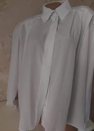Біла ніжна блуза