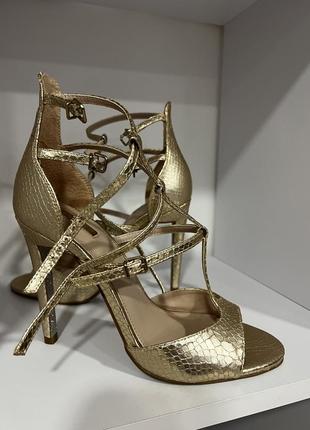 Босоніжки kurt geiger1 фото