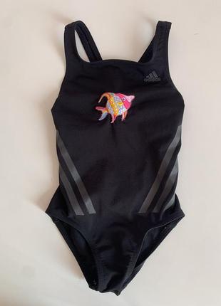 Купальник adidas ориентовочно на 2-3 года