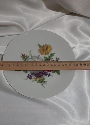 Декоративная фарфоровая (фарфоровая) тарелка с цветочным букетом. нитевичка6 фото