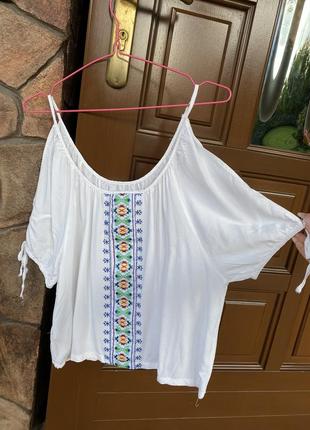 Топ з вишивкою