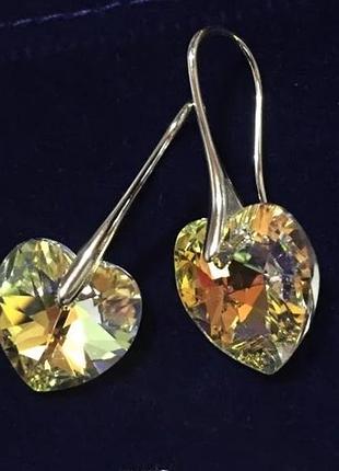 Серьги - подвески с кристаллами.