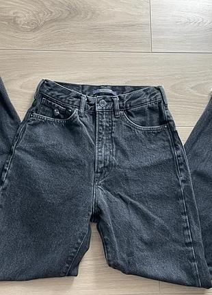 Черные джинсы