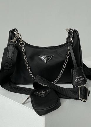 Черная женская сумка prada re-edition 2005