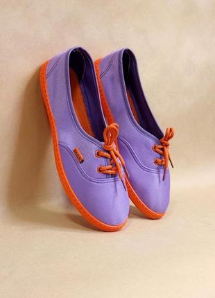 Фіолетові на оранжевій підошві мокасини кеди сліпони кросівки текстильні легкі