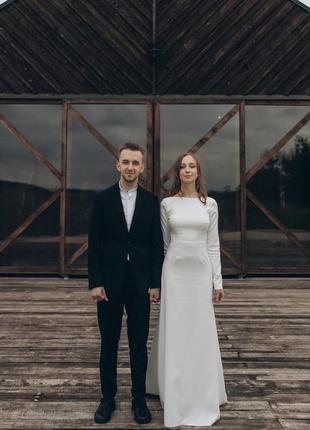 Мінімалістична весільна сукня із шовку
