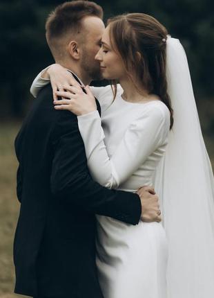 Мінімалістична весільна сукня із шовку