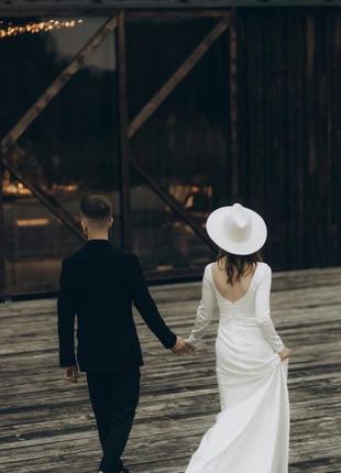 Мінімалістична весільна сукня із шовку3 фото