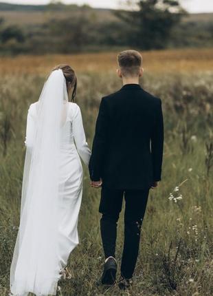 Мінімалістична весільна сукня із шовку