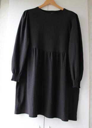 Базовое черное платье из фактурного трикотажа5 фото