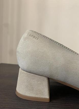 Бежеві замшеві молочні туфлі на квадартному каблуку квадратний носок esprit4 фото