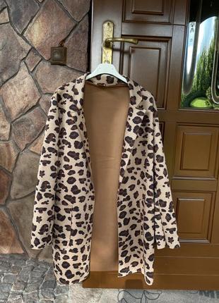 Пальто у леопардовий принт