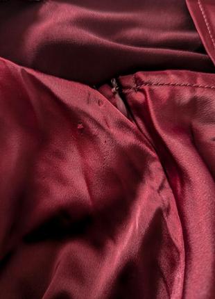 Атласна сукня міні від nasty gal у насиченому винному кольорі5 фото
