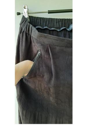 Штани з кишенями, низ на резинках (фактурна віскоза)6 фото