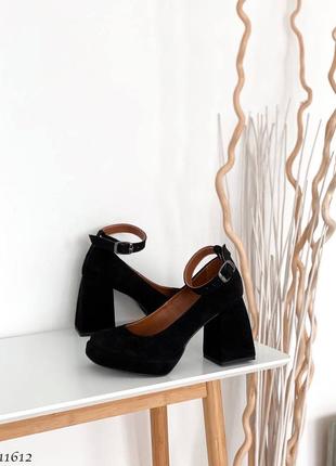 Черные натуральные замшевые трендовые туфли на высоком толстом каблуке с платформой ремешком замша2 фото