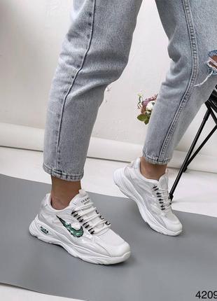 Жіночі кросівки в стилі найк білі на платформі маломірки