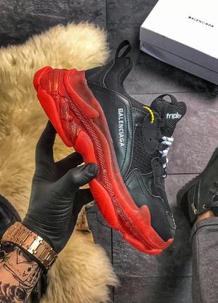 Крутые женские кроссовки triple red black, красные чёрные, кожаные демисезонные.