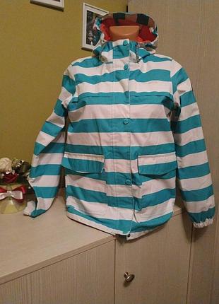 Непромокаемая ветровка с капюшоном