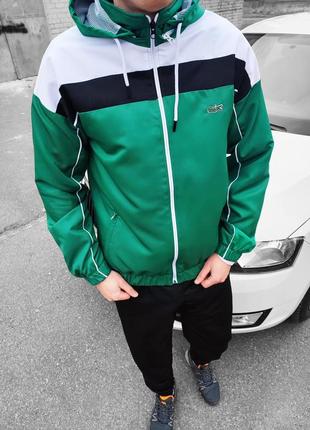 Мужской спортивный костюм lacoste черный/зеленый (ветровка + брюки)2 фото