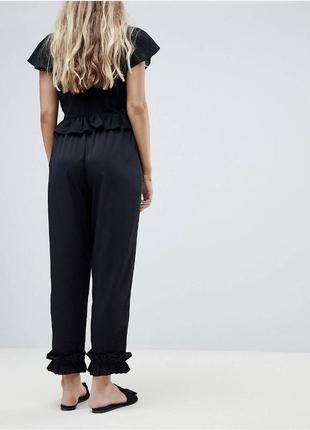 Нереально крутые и стильные базовые черные брюки1 фото