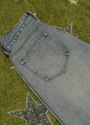 Светло-голубые широкие джинсы4 фото
