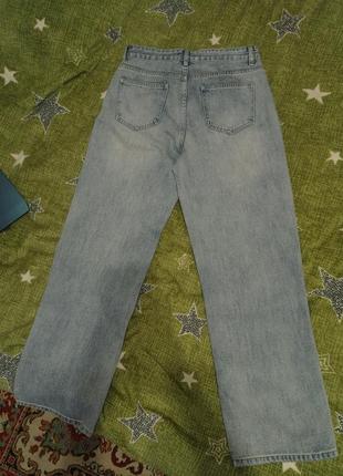 Светло-голубые широкие джинсы3 фото