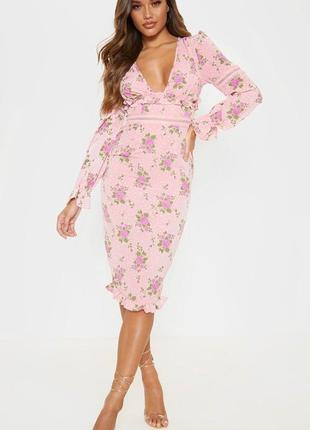 Розовое облегающее платье с глубоким вырезом и длинным рукавом с цветочным принтом2 фото