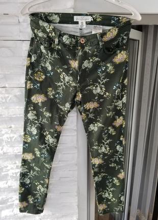 Джинсы брюки с цветочным принтом logg by h&m (eur 40, us 10)
