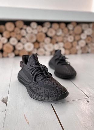 Мужские / женские кроссовки  adidas yeezy boost 350 v2 black (хрефлективные шнурки)9 фото