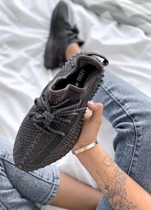 Мужские / женские кроссовки  adidas yeezy boost 350 v2 black (хрефлективные шнурки)6 фото