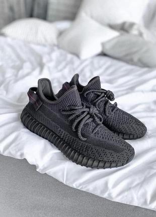 Мужские / женские кроссовки  adidas yeezy boost 350 v2 black (хрефлективные шнурки)4 фото