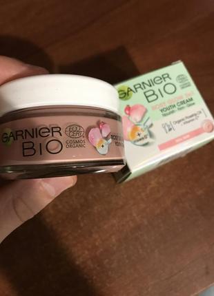 Питательный крем garnier bio с маслом шиповника для придания сияния тусклой коже лица 50 мл