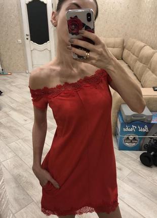 Шикарну червону сукню❤️