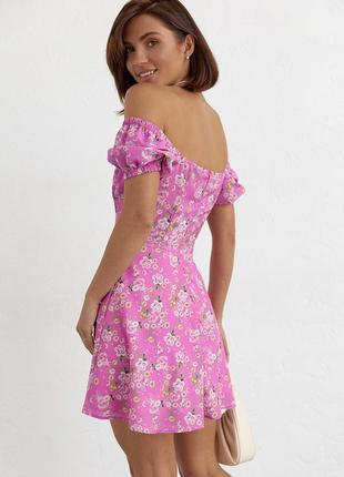 Женское летнее платье мини в цветочный принт - розовый цвет, l (есть размеры)2 фото