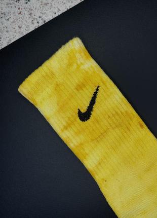 Носки в стиле tie-dye yellow spots3 фото