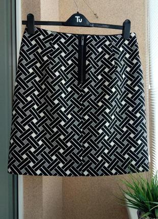 Красивая прямая юбка - карандаш в геометрический принт4 фото