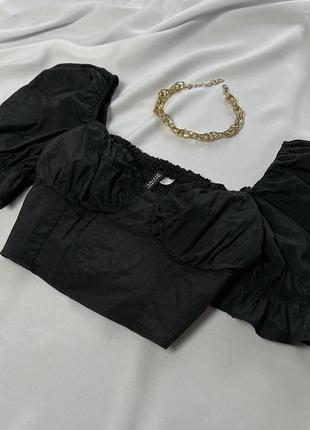 Черный топ из плащевки с чашками силуэт корсет