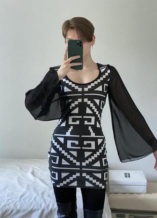 Сукня плаття з широкими рукавами