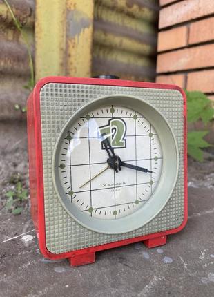 Настольные часы. будильник янтарь 4 камня, ссср