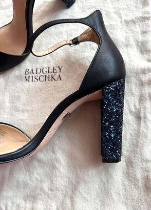 Нереальної краси босоніжки badgley mischka3 фото