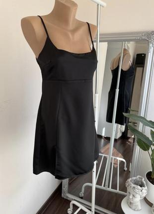 Маленькое черное платье