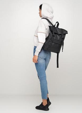 Жіночий чорний рюкзак-рол для подорожей5 фото