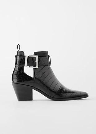 Круті черевики zara, чорного кольору з відкритою кісточкою. нова колекція