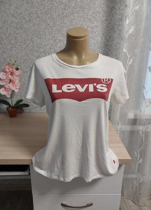 Футболка levi's.