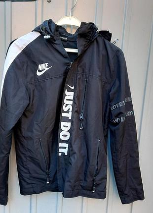 Мужская куртка ветровка nike.