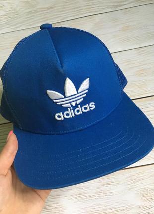 Кепка с прямым козырьком adidas