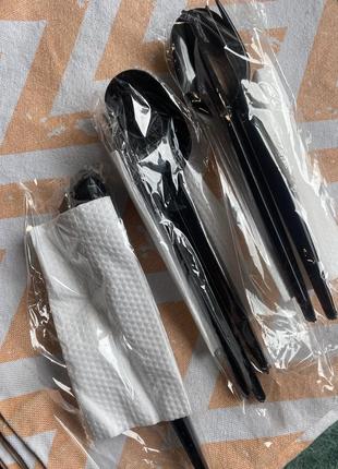 Столовый набор одноразовый черный, вилка, ложка, нож, салфетка2 фото
