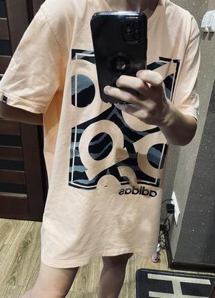 Adidas в наличии женская футболка удлиненная туника оригинал размер l коралловая с серым логотипом на коротком рукаве adidas