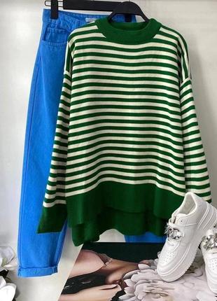 Женский зеленый свитер в белой полоске весна осень тренд 2023