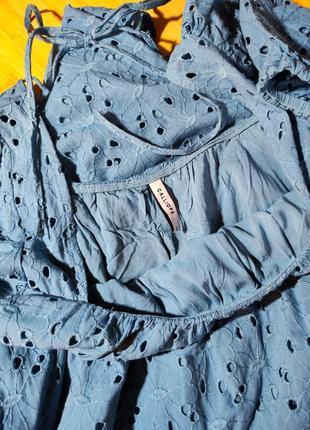 Calliope темно-голубое коттоновое платье с вышивкой ришелье7 фото